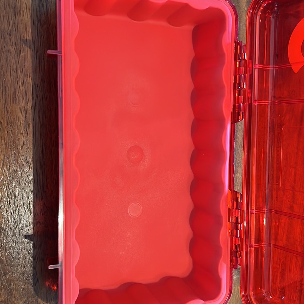 SUPREME Box - Picture 5 of 7